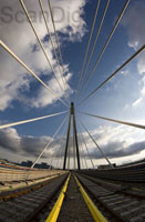 Fisheye Perspektive bei Aufnahme einer Hängebrücke